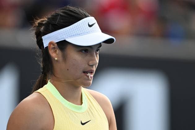 TENNIS AUSTRALIAN OPEN, Emma Raducanu of the United Kingdom during her 2nd round match against Yafan Wang of China on Day 5 of the 2024 Australian Open at Melbourne Park in Melbourne, Thursday, January 18, 2024. ( NO ARCHIVING, EDITORIAL USE ONLY, NO USE IN BOOKS WITHOUT CONSENT MELBOURNE VICTORIA AUSTRALIA  Copyright: xLUKASxCOCHx 20240118001890525808