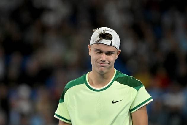 TENNIS AUSTRALIAN OPEN, Holger Rune of Denmark reacts during his 2nd round match against Athur Cazaux of France on Day 5 of the 2024 Australian Open at Melbourne Park in Melbourne, Thursday, January 18, 2024. ( NO ARCHIVING, EDITORIAL USE ONLY, NO USE IN BOOKS WITHOUT CONSENT MELBOURNE VICTORIA AUSTRALIA  Copyright: xLUKASxCOCHx 20240118001890549121