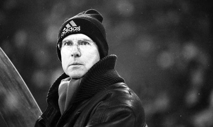 13.02.94 FC Bayern München - VfB Stuttgart Deutschland, München, 13.02.1994, Fussball, Bundesliga, FC Bayern München - VfB Stuttgart (1:3): Franz Beckenbauer (Trainer FC Bayern München). *** 13 02 94 FC Bayern München VfB Stuttgart Germany, Munich, 13 02 1994, Soccer, Bundesliga, FC Bayern München VfB Stuttgart 1 3 Franz Beckenbauer Coach FC Bayern München