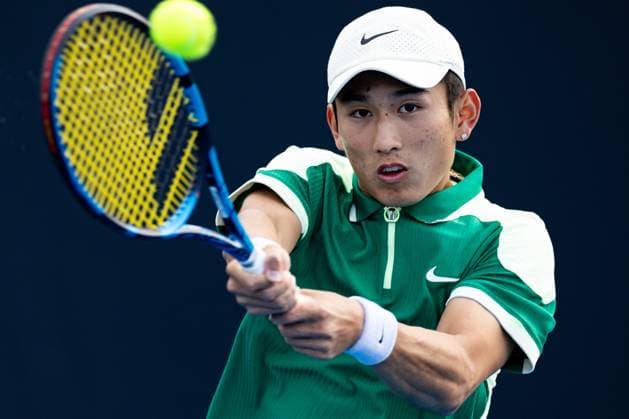 (240118) -- MELBOURNE, Jan. 18, 2024 -- Shang Juncheng of China hits a return during the men s singles second round match between Shang Juncheng of China and Sumit Nagal of India at the Australian Open tennis tournament in Melbourne, Australia, Jan. 18, 2024. (Photo by Xinhua) (SP)AUSTRALIA-MELBOURNE-TENNIS-AUSTRALIAN OPEN ChuxChen 