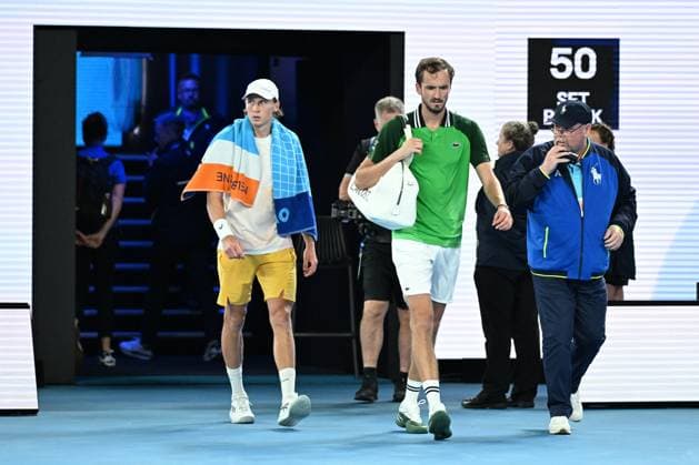 TENNIS AUSTRALIAN OPEN, Daniil Medvedev of Russia and Emil Ruusuvuori of Finland return from a break during their 2nd round match on Day 5 of the 2024 Australian Open at Melbourne Park in Melbourne, Thursday, January 18, 2024. ( NO ARCHIVING, EDITORIAL USE ONLY, NO USE IN BOOKS WITHOUT CONSENT MELBOURNE VICTORIA AUSTRALIA  Copyright: xJAMESxROSSx 20240119001890620708