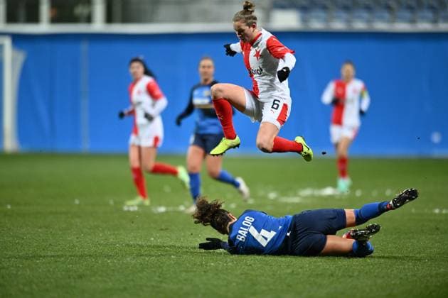 Sport Bilder des Tages From left Leonarda Balog of St. Polten and Michaela Khyrova of Slavia in action during the St. Polten vs. Slavia Praha UEFA Women s Champions League match in Mlada Boleslav, Czech Republic, January 18, 2024. (CTKxPhoto RadekxPetrasek) CTKPhotoP2024011807918  CTKPhotoP2024011807918