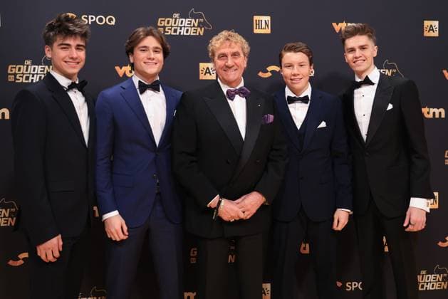 240118 Gala Gouden Schoen 2024 Jean-Marie Pfaff with his grandchildren pictured during the 70 th men edition of the Goldens Shoe Award ceremony and the 8 th Women s edition. The Golden Shoe , Gouden Schoen , Soulier d™Or is an award for the best soccer player of the Belgian Jupiler Pro League championship during the year 2023. The female award is for the best Belgian female player of 2023. On Thursday 18 January 2024 in Antwerp , BELGIUM . (Photo by Frank Abbeloos & Stijn Audooren Isosport) ANTWERP BELGIUM  Copyright: xx 430709