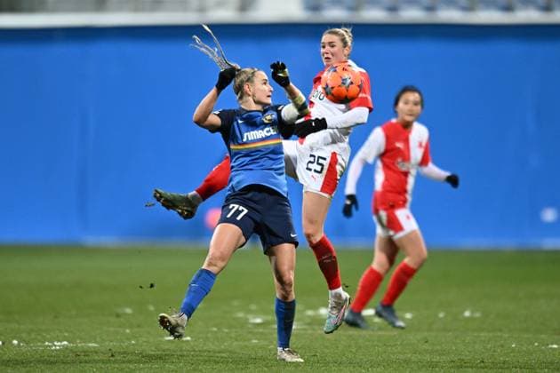 From left Diana Lemesova of St. Polten, Tereza Krejcirikova of Slavia in action during the St. Polten vs. Slavia Praha UEFA Women s Champions League match in Mlada Boleslav, Czech Republic, January 18, 2024. (CTKxPhoto RadekxPetrasek) CTKPhotoP2024011808192  CTKPhotoP2024011808192