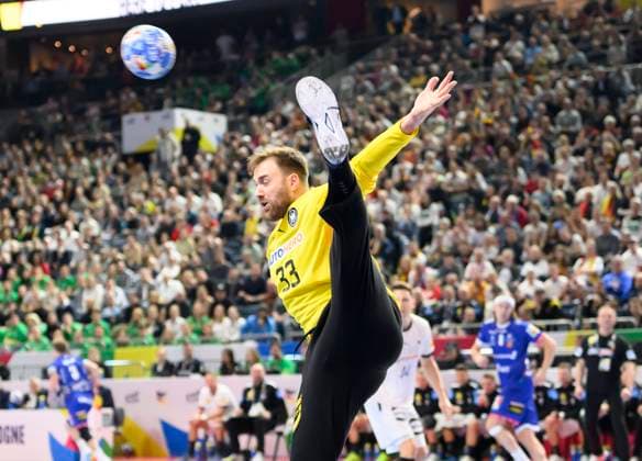 Sport Bilder des Tages Torwart Andreas WOLFF (GER) Aktion, Deutschland (GER) vs. Island (ISL), 1. Spieltag Hauptrunde Main Round in Koeln, am 18.01.2024 Handball Europameisterschaft der Maenner, vom 10.01 - 28.01.2024 in Deutschland Germany