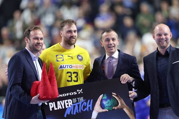 Sport Bilder des Tages GER, EHF Euro 2024, Men, Hauptrunde Koeln, 1. Spieltag, Deutschland (GER) vs. Island (ISL) 18.01.2024, Lanxess Arena , Koeln , GER, EHF Euro 2024, Men, Hauptrunde Koeln, 1. Spieltag, Deutschland (GER) vs. Island (ISL), im Bild: Player of the Match Andreas Wolff Torwart (GER 33),