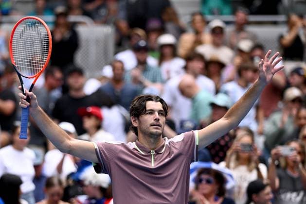 TENNIS AUSTRALIAN OPEN, Taylor Fritz of the USA celebrates match point during his 3rd round win over Fabian Marozsan of Hungary on Day 6 of the 2024 Australian Open at Melbourne Park in Melbourne, Friday, January 19, 2024. ( NO ARCHIVING, EDITORIAL USE ONLY, NO USE IN BOOKS WITHOUT CONSENT MELBOURNE VICTORIA AUSTRALIA  Copyright: xJOELxCARRETTx 20240119001890871576