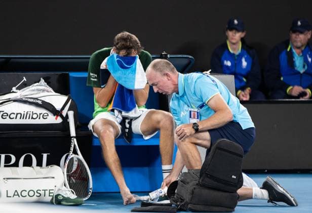(240119) -- MELBOURNE, Jan. 19, 2024 -- Daniil Medvedev of Russia gets medical treatment during the men s singles second round match between Daniil Medvedev of Russia and Emil Ruusuvuori of Finland at the Australian Open tennis tournament in Melbourne, Australia, Jan. 18, 2024. (Photo by Xinhua) (SP)AUSTRALIA-MELBOURNE-TENNIS-AUSTRALIAN OPEN HuxJingchen 