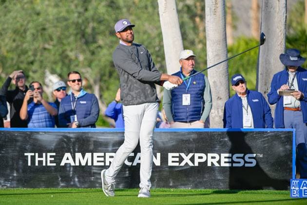 LA QUINTA, CA - JANUARY 18: Tony Finau (USA) watches his tee shot on 1 during Rd1 of The American Express tournament at La Quinta Country Club on January 18, 2024 in La Quinta, California. (Photo by Ken Murray Icon Sportswire) GOLF: JAN 18 PGA, Golf Herren The American Express EDITORIAL USE ONLY Icon2401180051