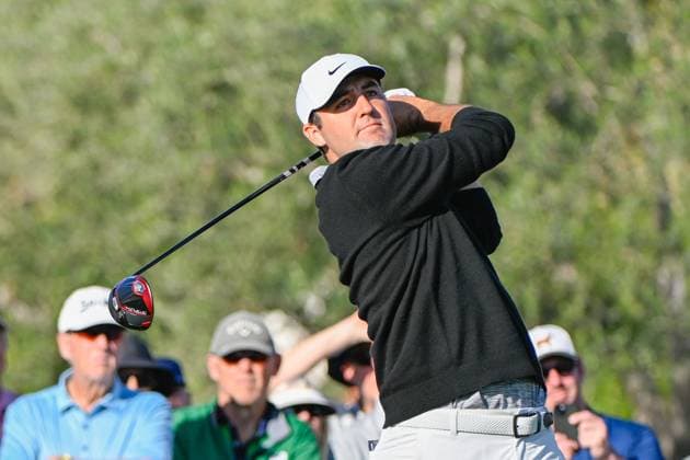 LA QUINTA, CA - JANUARY 18: Scottie Scheffler (USA) watches his tee shot on 1 during Rd1 of The American Express tournament at La Quinta Country Club on January 18, 2024 in La Quinta, California. (Photo by Ken Murray Icon Sportswire) GOLF: JAN 18 PGA, Golf Herren The American Express EDITORIAL USE ONLY Icon2401180111