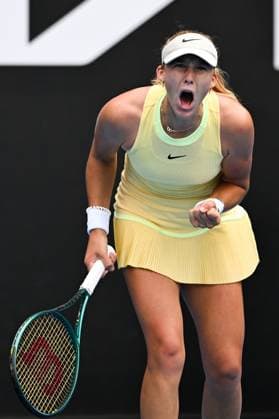 Mirra Andreeva celebrates during her third round match Australian Open, Day Five, Tennis, Melbourne Park, Melbourne, Australia - 19 Jan 2024  Copyright: xJamesxGourley Shutterstockx 14306728du