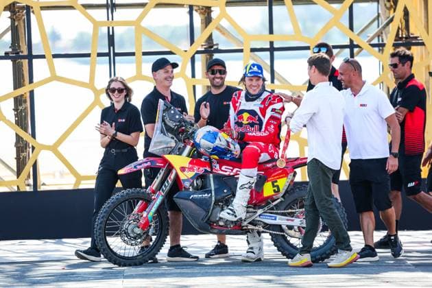 SANDERS Daniel (aus), Red Bull GasGas Factory Racing, GasGas, Moto, portrait during the Final Podium of the Dakar 2024 on January 19, 2024 in Yanbu, Saudi Arabia - DAKAR 2024 - FINAL PODIUM DPPI Panoramic  05124022_GODK9852