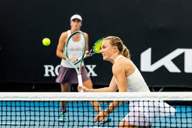 (240119) -- MELBOURNE, Jan. 19, 2024 -- Bibiane Schoofs Kimberley Zimmermann (R) compete during the women s doubles first round match between Bibiane Schoofs of the Netherlands Kimberley Zimmermann of Belgium and Guo Hanyu Jiang Xinyu of China at the Australian Open tennis tournament in Melbourne, Australia, Jan. 19, 2024. (Photo by Xinhua) (SP)AUSTRALIA-MELBOURNE-TENNIS-AUSTRALIAN OPEN ChuxChen 
