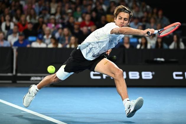 TENNIS AUSTRALIAN OPEN, Flavio Cobolli of Italy in action during his 3rd round match against Alex De Minaur of Australia on Day 6 of the 2024 Australian Open at Melbourne Park in Melbourne, Friday, January 19, 2024. ( NO ARCHIVING, EDITORIAL USE ONLY, NO USE IN BOOKS WITHOUT CONSENT MELBOURNE VICTORIA AUSTRALIA  Copyright: xJOELxCARRETTx 20240119001890951882