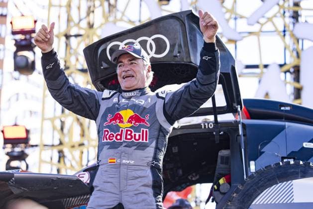 204 SAINZ Carlos (spa), CRUZ Lucas (spa), Team Audi Audi RS Q E-Tron E2, FIA Ultimate, FIA W2RC, ambiance during the Final Podium of the Dakar 2024 on January 19, 2024 in Yanbu, Saudi Arabia - DAKAR 2024 - FINAL PODIUM DPPI Panoramic  05124022__UDE3270