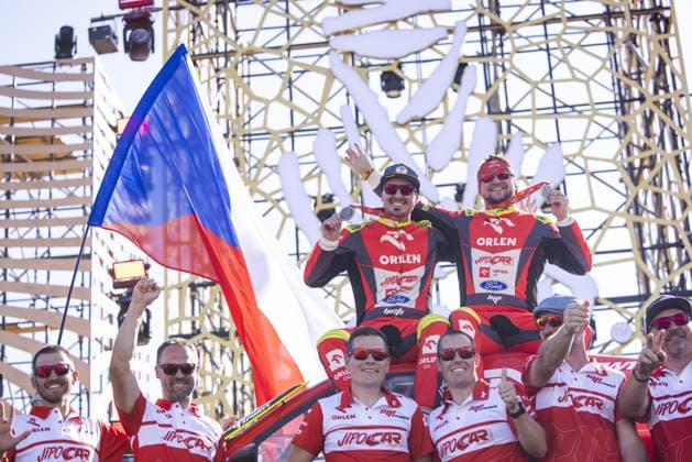 208 PROKOP Martin (cze), CHYTKA Viktor (cze), Orlen Jipocar Team, Ford Raptor, FIA Ultimate, FIA W2RC, ambiance during the Final Podium of the Dakar 2024 on January 19, 2024 in Yanbu, Saudi Arabia - DAKAR 2024 - FINAL PODIUM DPPI Panoramic  05124022__UDE3365