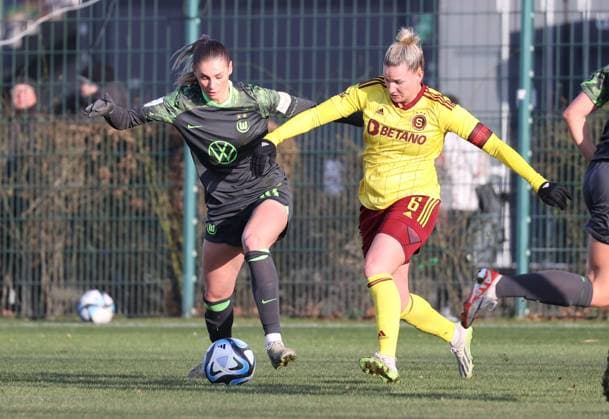 Sport Themen der Woche KW03 Sport Bilder des Tages Frauen: VfL Wolfsburg vs Slavia Prag Wolfsburg, 19.01.2024, Fußball, Frauen, Saison 23 24, Flyeralarm Bundesliga, Freundschaftsspiel, VfL Wolfsburg vs Slavia Prag, Bild zeigt: Jule Brand (VfL, 29) Wolfsburg *** Women VfL Wolfsburg vs Slavia Prague Wolfsburg, 19 01 2024, Football, Women, Season 23 24, Flyeralarm Bundesliga, Friendly match, VfL Wolfsburg vs Slavia Prague, Picture shows Jule Brand VfL, 29 Wolfsburg