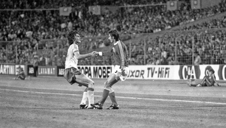 26.06.74 Schweden - Polen Deutschland, Stuttgart, 26.06.1974, Fussball, WM 1974 in Deutschland, Schweden - Polen (0:1): v.l. Björn Andersson (Schweden), Zbigniew Gut (Polen). *** 26 06 74 Sweden Poland Germany, Stuttgart, 26 06 1974, Football, 1974 World Cup in Germany, Sweden Poland 0 1 v l Björn Andersson Sweden , Zbigniew Gut Poland