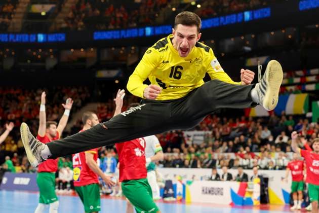 Sport Themen der Woche KW03 Sport Bilder des Tages Torhueter Diogo Rema Marques (Portugal) jubelt, Men s EHF EURO 2024, Slovenia vs Portugal, Barclays Arena, 19.01.2024, Hamburg, Deutschland. *** Goalkeeper Diogo Rema Marques Portugal cheers, Men s EHF EURO 2024, Slovenia vs Portugal, Barclays Arena, 19 01 2024, Hamburg, Germany