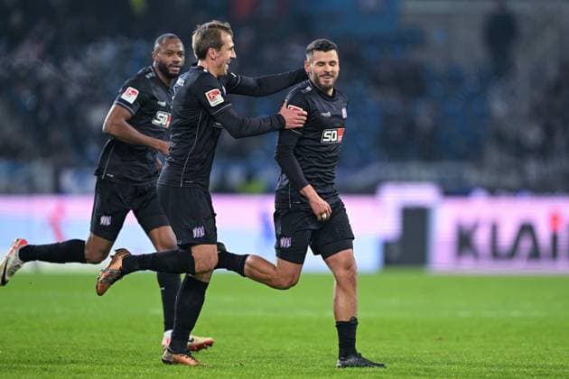 2. Bundesliga - Karlsruher SC - VfL Osnabrück am 19.01.2024 im BBBank Wildpark in Karlsruhe Jubel, Torjubel, Torschuetze, Torschütze Dave Gnaase (Osnabrueck) jubelt nach seinem Tor zum 1:1.