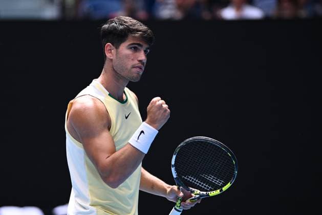 TENNIS AUSTRALIAN OPEN, Carlos Alcaraz of Spain in action during his 3rd round match against Juncheng Shang of China on Day 7 of the 2024 Australian Open at Melbourne Park in Melbourne, Saturday, January 20, 2024. ( NO ARCHIVING, EDITORIAL USE ONLY, NO USE IN BOOKS WITHOUT CONSENT MELBOURNE VICTORIA AUSTRALIA  Copyright: xJOELxCARRETTx 20240120001891262577