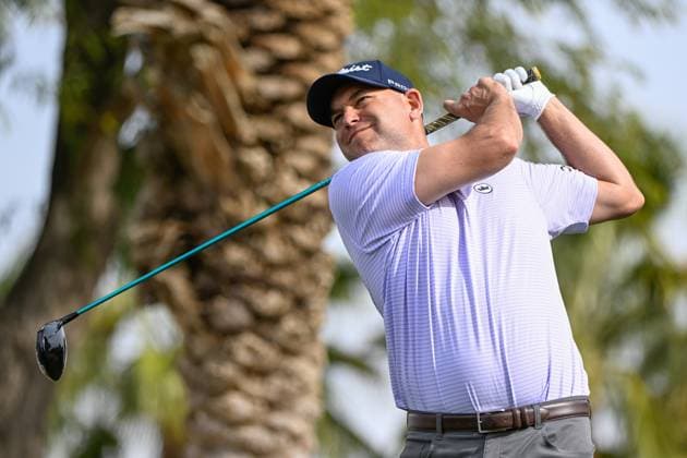 LA QUINTA, CA - JANUARY 19: Bill Haas (USA) watches his tee shot on 18 during Rd2 of The American Express tournament at PGA, Golf Herren West Nicklaus Tournament Course on January 19, 2024 in La Quinta, California. (Photo by Ken Murray Icon Sportswire) GOLF: JAN 19 PGA The American Express EDITORIAL USE ONLY Icon2401190312