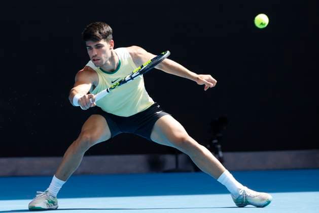 20th January 2024; Melbourne Park, Melbourne, Victoria, Australia; Australian Open Tennis Championship Day 7; Cartlos Alcaraz (ESP) In action during the round third singles match against Juncheng Shang (CHN)  ActionPlus12599277 NaFoto