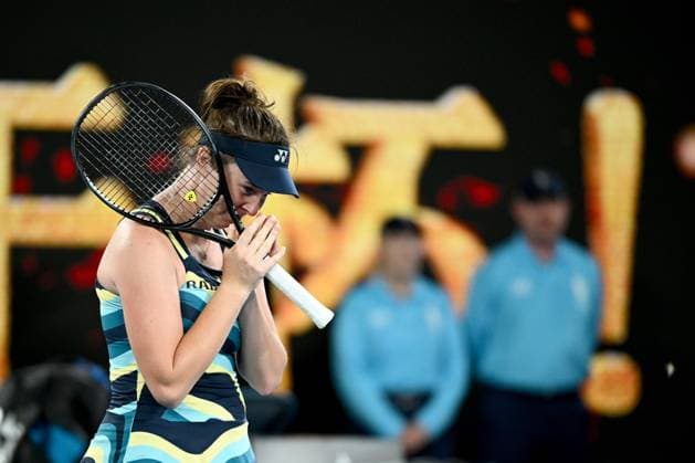 TENNIS AUSTRALIAN OPEN, Linda Noskova of Czech Republic celebrates her 3rd round defeat of Iga Swiatek of Poland on Day 7 of the 2024 Australian Open at Melbourne Park in Melbourne, Saturday, January 20, 2024. ( NO ARCHIVING, EDITORIAL USE ONLY, NO USE IN BOOKS WITHOUT CONSENT MELBOURNE VICTORIA AUSTRALIA  Copyright: xJOELxCARRETTx 20240120001891312541