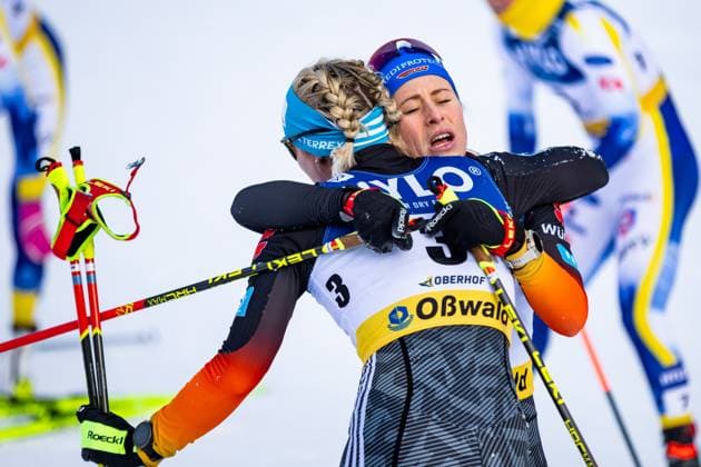 Bilder des Jahres 2024, Sport 01 Januar Sport Themen der Woche KW03 20.01.2024, GER, Skilanglauf, Frauen, Saison 2023 2024, Coop FIS Cross Country World Cup Women 20km Mass Start Classic CARL Victoria HENNIG Katharina 98559 Oberhof LOTTO Thüringen ARENA am Rennst Thüringen Deutschland *** 20 01 2024, GER, Cross-country skiing, Women, Season 2023 2024, Coop FIS Cross Country World Cup Women 20km Mass Start Classic CARL Victoria HENNIG Katharina 98559 Oberhof LOTTO Thüringen ARENA am Rennst Thüringen Germany