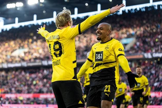 Sport Themen der Woche KW03 1. Fußball Bundesliga: 1. FC Köln - Borussia Dortmund; 20.01.2024 Jubel zum 0:1 durch Donyell Malen (Borussia Dortmund, 21) Julian Brandt (Borussia Dortmund, 19) 1. Fußball Bundesliga, 1. FC Köln - Borussia Dortmund, Köln, Rheinenergiestadion DFL REGULATIONS PROHIBIT ANY USE OF PHOTOGRAPHS AS IMAGE SEQUENCES AND OR QUASI-VIDEO. *** 1 Soccer Bundesliga 1 FC Köln Borussia Dortmund 20 01 2024 Cheers for 0 1 by Donyell Malen Borussia Dortmund, 21 Julian Brandt Borussia Dortmund, 19 1 Soccer Bundesliga, 1 FC Köln Borussia Dortmund, Cologne, Rheinenergiestadion DFL REGULATIONS PROHIBIT ANY USE OF PHOTOGRAPHS AS IMAGE SEQUENCES AND OR QUASI VIDEO Copyright: xBEAUTIFULxSPORTS Wunderlx