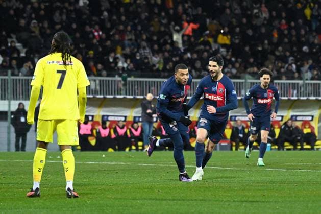 Kylian Mbappe ( 7 - PSG ) celebrates after scoring during the French Cup match between US Orleans and Paris Saint Germain at Stade de la Source on January 20, 2024 in Orleans, France. ( Photo by federico pestellini panoramic ) - FOOTBALL : Orleans vs PSG - Coupe de France - 20 01 2024 FedericoPestellini Panoramic 
