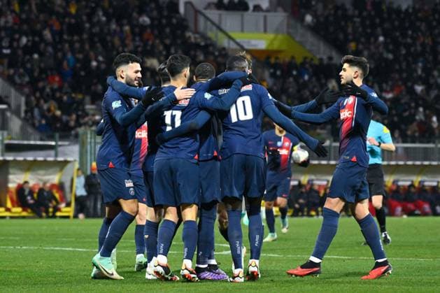 Kylian Mbappe ( 7 - PSG ) celebrates with teammates during the French Cup match between US Orleans and Paris Saint Germain at Stade de la Source on January 20, 2024 in Orleans, France. ( Photo by federico pestellini panoramic ) - FOOTBALL : Orleans vs PSG - Coupe de France - 20 01 2024 FedericoPestellini Panoramic 
