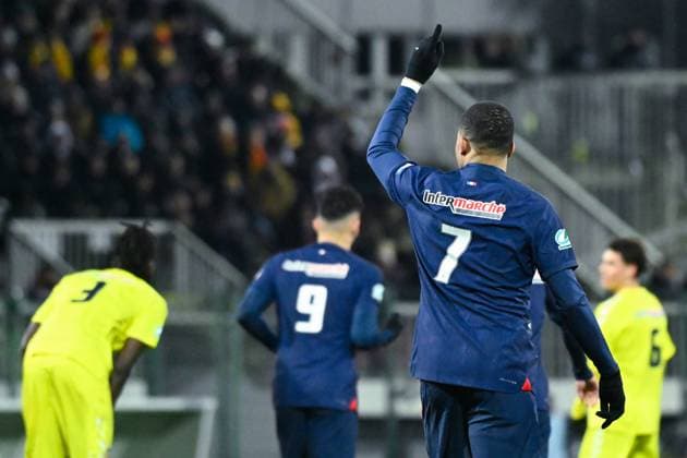 Kylian Mbappe ( 7 - PSG ) celebrates during the French Cup match between US Orleans and Paris Saint Germain at Stade de la Source on January 20, 2024 in Orleans, France. ( Photo by federico pestellini panoramic ) - FOOTBALL : Orleans vs PSG - Coupe de France - 20 01 2024 FedericoPestellini Panoramic 