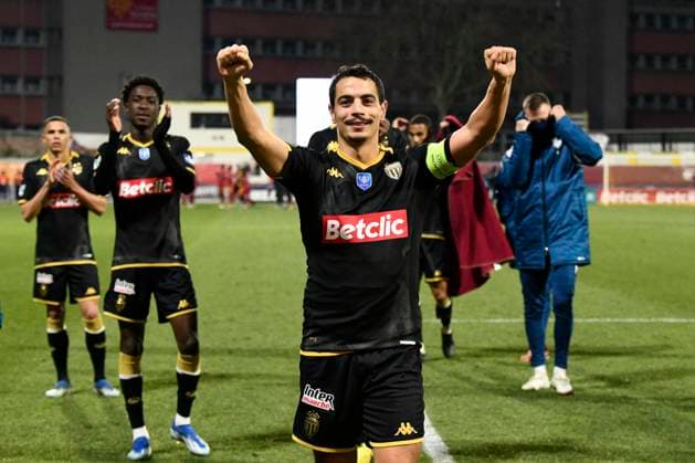 Wissam BEN YEDDER, capitaine (ASM) cÃ lebre la victoire et remercie les supporters monegasques Rodez Aveyron Football vs. AS Monaco pour 16eme de finale de la Coupe de France au Stade Paul Lignon de Rodez, le 20 janvier 2024. FOOTBALL : Rodez AF vs. AS Monaco - Coupe de France - 20 01 2024 ValentinaClaret Panoramic 