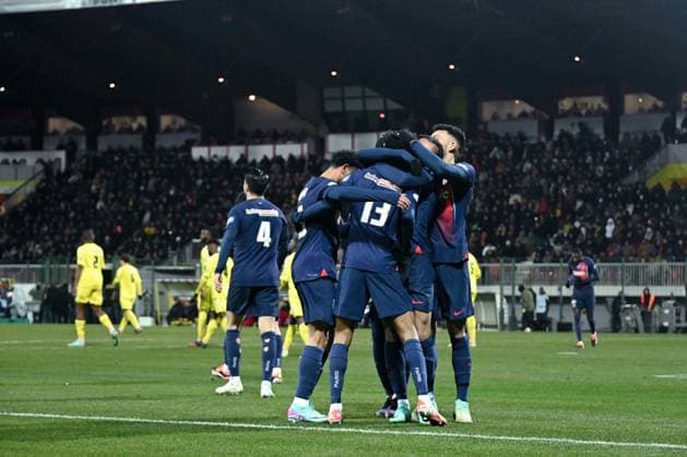 Senny Mayulu ( 13 - PSG ) celebrates with teammates during the French Cup match between US Orleans and Paris Saint Germain at Stade de la Source on January 20, 2024 in Orleans, France. ( Photo by federico pestellini panoramic ) - FOOTBALL : Orleans vs PSG - Coupe de France - 20 01 2024 FedericoPestellini Panoramic 