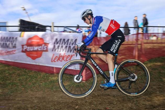 Spain: Official training sessions for the 2024 UCI Cyclo-Cross World Cup - Benidorm Benidorm, Spain, January 20th, 2024: The cyclist, Paul Seixas during the official training of the 2024 UCI Cyclo-Cross World Cup - Benidorm, on January 20, 2024, at Parque Foiotes, in Benidorm, Spain. Benidorm Valencian Community Spain Copyright: AlbertoxBrevers