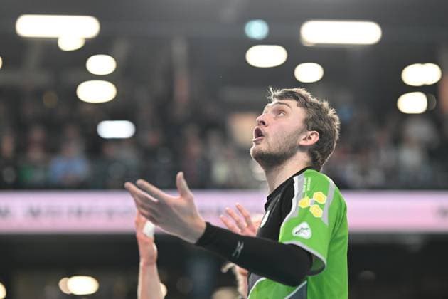 Volleyball I Herren I 2023-2024 I Bundesliga I 15. Spieltag I SVG Lüneburg - VC Bitterfeld-Wolfen I 20.1.2024 Mit dieser Entscheidung des Schiedsrichters ist Logan House (8, VC Bitterfeld-Wolfen) nicht einverstanden Lüneburg LKH Arena Niedersachsen Deutschland Copyright: xLobeca AndreasxHannigx
