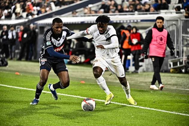 Evann Gessand (ogc) vs Bayiba Biumla (gir) FOOTBALL : Bordeaux vs Nice - 16eme de Finale de la Coupe de France - Bordeaux - 20-01-2024 ThierryBreton Panoramic 