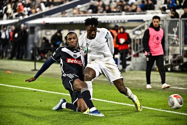 Evann Gessand (ogc) vs Bayiba Biumla (gir) FOOTBALL : Bordeaux vs Nice - 16eme de Finale de la Coupe de France - Bordeaux - 20-01-2024 ThierryBreton Panoramic 