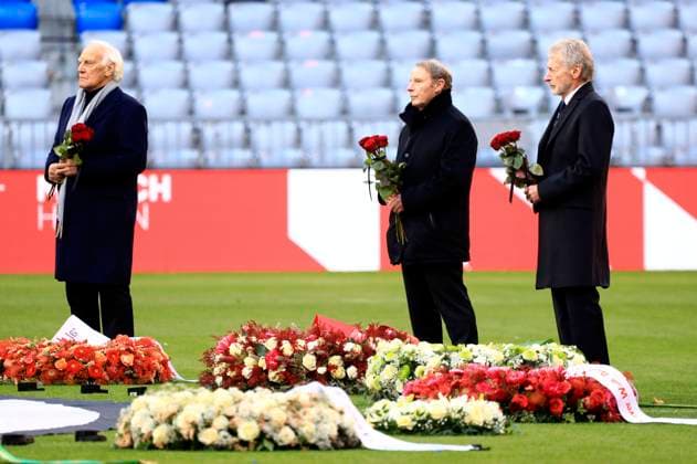 Franz Roth, Berti Vogts und Paul Breitner bei der Gedenkfeier für Franz Beckenbauer in der Allianz Arena. München, 19.01.2024 *** Franz Roth, Berti Vogts and Paul Breitner at the memorial service for Franz Beckenbauer at the Allianz Arena in Munich, 19 01 2024 Foto:xM.xWehnertx xFuturexImagex 0390525154st