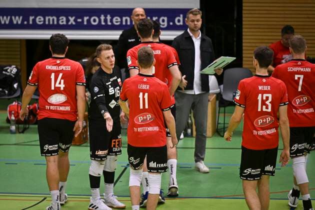 Volleyball 2. Bundesliga Saison 2023 2024 TV Rottenburg - TuS Kriftel 20.01.2024 Enttaeuschung TV Rottenburg; Oliver Knobelspiess, Hannes Elsaesser, Robin Leber, Trainer Jan Scheuermann, Co-Trainer Felix Weber und Timon Schippmann (v.li.)