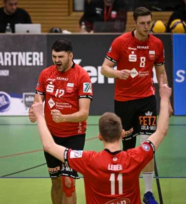 Volleyball 2. Bundesliga Saison 2023 2024 TV Rottenburg - TuS Kriftel 20.01.2024 JUBEL TV Rottenburg; Yannick Menke (li)