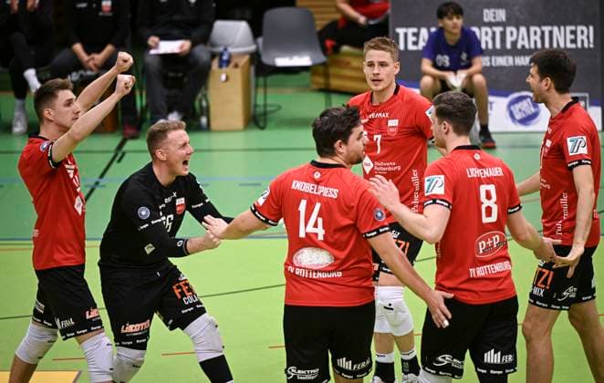 Volleyball 2. Bundesliga Saison 2023 2024 TV Rottenburg - TuS Kriftel 20.01.2024 JUBEL TV Rottenburg; Robin Leber, Hannes Elsaesser, Oliver Knobelspiess, Timon Schippmann, Niklas Lichtenauer und Co-Trainer Felix Weber (v.li.)