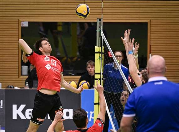 Volleyball 2. Bundesliga Saison 2023 2024 TV Rottenburg - TuS Kriftel 20.01.2024 Co-Trainer Felix Weber (li, TV Rottenburg)