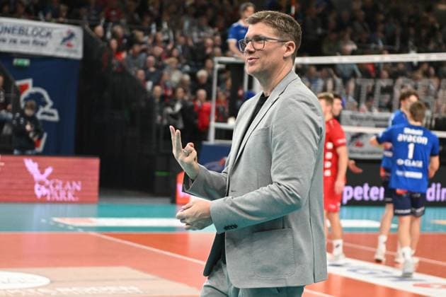 Volleyball I Herren I 2023-2024 I Bundesliga I 15. Spieltag I SVG Lüneburg - VC Bitterfeld-Wolfen I 20.1.2024 Sei Punkte noch¦ Stefan Hübner (SVG Lüneburg) ist optimistisch¦ zu Recht! Lüneburg LKH Arena Niedersachsen Deutschland Copyright: xLobeca AndreasxHannigx
