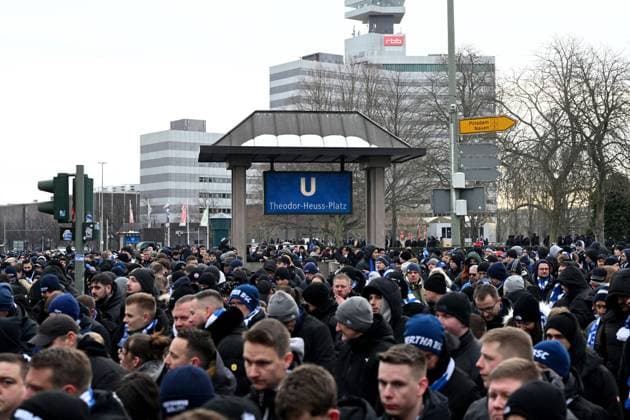 Fussball, Herren, Saison 2023 2024, 2. Bundesliga (18. Spieltag), Hertha BSC - Fortuna Düsseldorf, Gedenken an den verstorbenen Präsidenten Kay Bernstein (Hertha BSC), im Bild: Trauermarsch der Fans und Ultras für den verstorbenen Präsidenten Kay Bernstein (Hertha BSC), Treffpunkt am Theodor-Heuss-Platz, 21.01. 2024,
