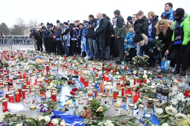 DEU, DFL, 2. FBL, Hertha BSC vs. Fortuna Duesseldorf, 21.01.2024, Berliner Olympiastadion, Berlin, DEU, DFL, 2. FBL, Hertha BSC vs. Fortuna Duesseldorf, im Bild Trauermarsch der Hertha-Fans fuer Praesident Kay Bernstein (Hertha BSC Berlin) DFL - regulations prohibit any use of Photographs as image sequences and or quasi-video Foto: Juergen Engler nordphoto GmbH