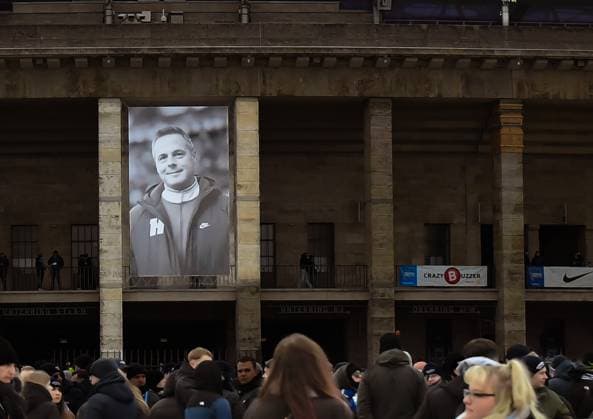 Fussball 2. Bundesliga, Hertha BSC - Fortuna Duesseldorf 21.01.2024, xdanx, Fussball 2. Bundesliga, Hertha BSC - Fortuna Duesseldorf, v.l. In Gedanken an Kay Bernstein, Präsident von Hertha BSC, Ostkurve am Haupteingang (DFL DFB REGULATIONS PROHIBIT ANY USE OF PHOTOGRAPHS as IMAGE SEQUENCES and or QUASI-VIDEO) Foto: Daniel Lakomski Mix1 Berlin Olympiastadion Berlin Berlin Deutschland (DE)