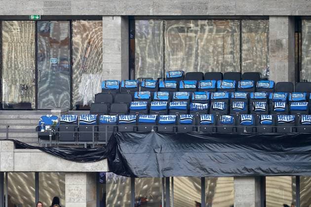 21.01.2024, xtgx, Fussball 2.Bundesliga, Hertha BSC Berlin - Fortuna Duesseldorf emspor, v.l. Trauer um Praesident Präsident Kay Bernstein (Hertha BSC Berlin) sein Platz auf der Tribuene Tribüne (DFL DFB REGULATIONS PROHIBIT ANY USE OF PHOTOGRAPHS as IMAGE SEQUENCES and or QUASI-VIDEO) Berlin