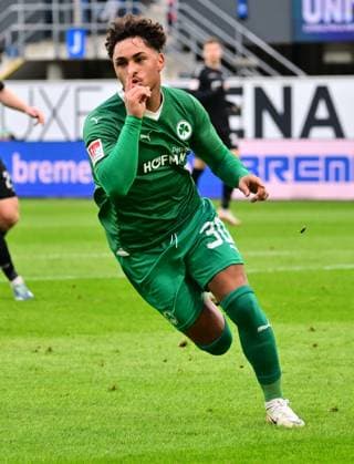 21.01.2024 - Fussball - Saison 2023 2024 - 2. Fussball - Bundesliga - 18. Spieltag: SC Paderborn 07 SCP - SpVgg Greuther Fürth ( Kleeblatt ) - Sportfoto Zink - xwoxzix - DFL regulations prohibit any use of photographs as image sequences and or quasi-video - only for editorial use - Torjubel Jubel Freude nach Treffer Tor Torschuß zum 0:1 durch Armindo Sieb (30, SpVgg Greuther Fürth ) -